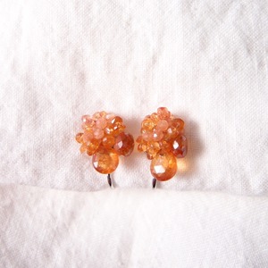 【天然石刺繍／イヤリング】 orange garnet × sapphire × sunstone