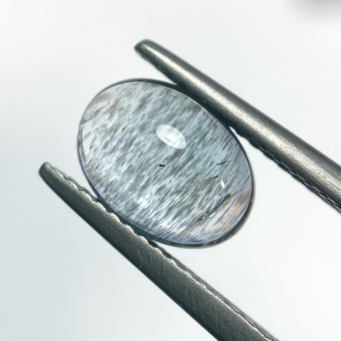 水面に猫 サンストーンアクアマリン2