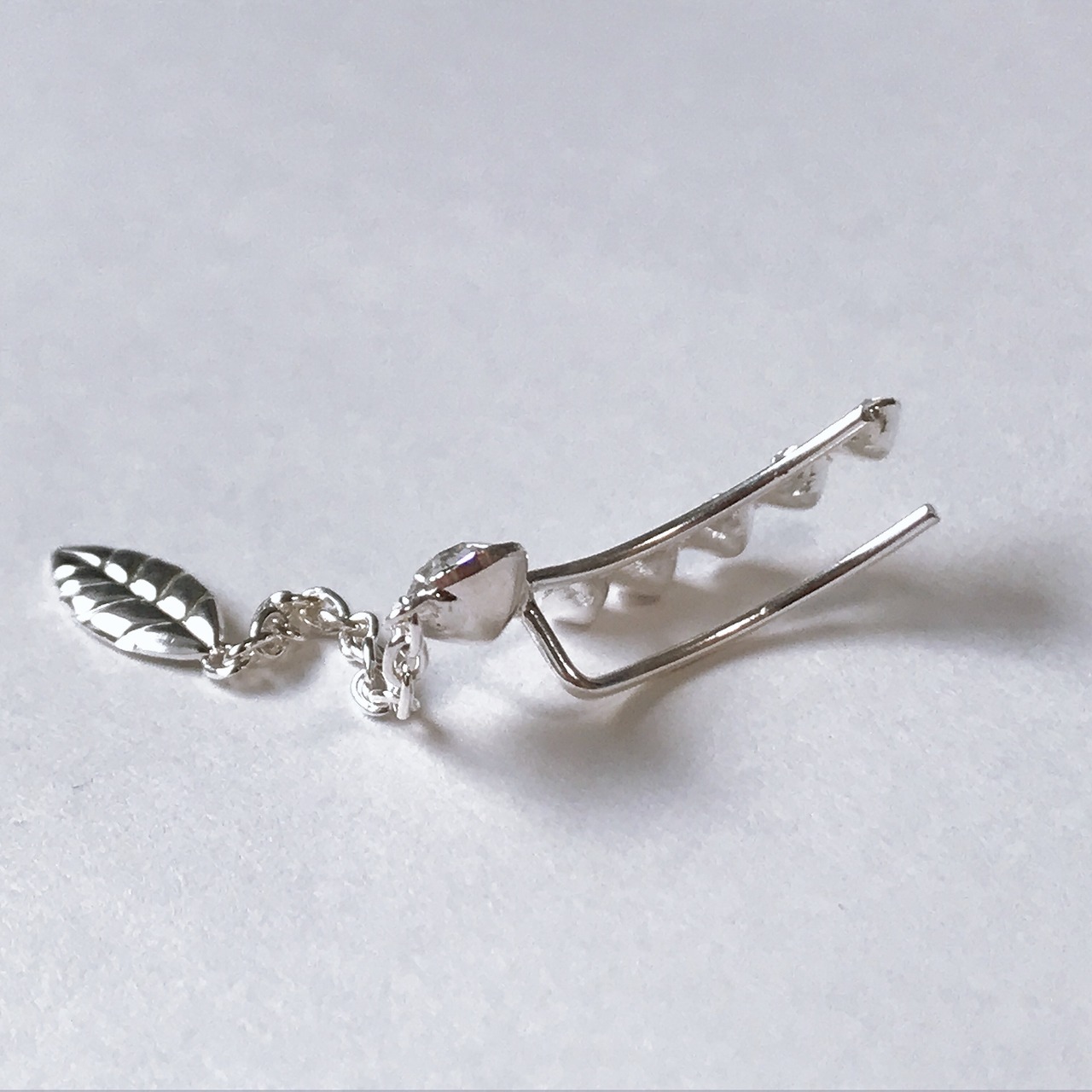 ｓ925　揺れる葉っぱシルバーイヤーカフ