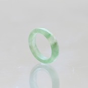 【13号】水中に浮かぶ緑の絵の具のよう。翡翠くり抜き甲丸リング A貨翡翠　jd_rg2095