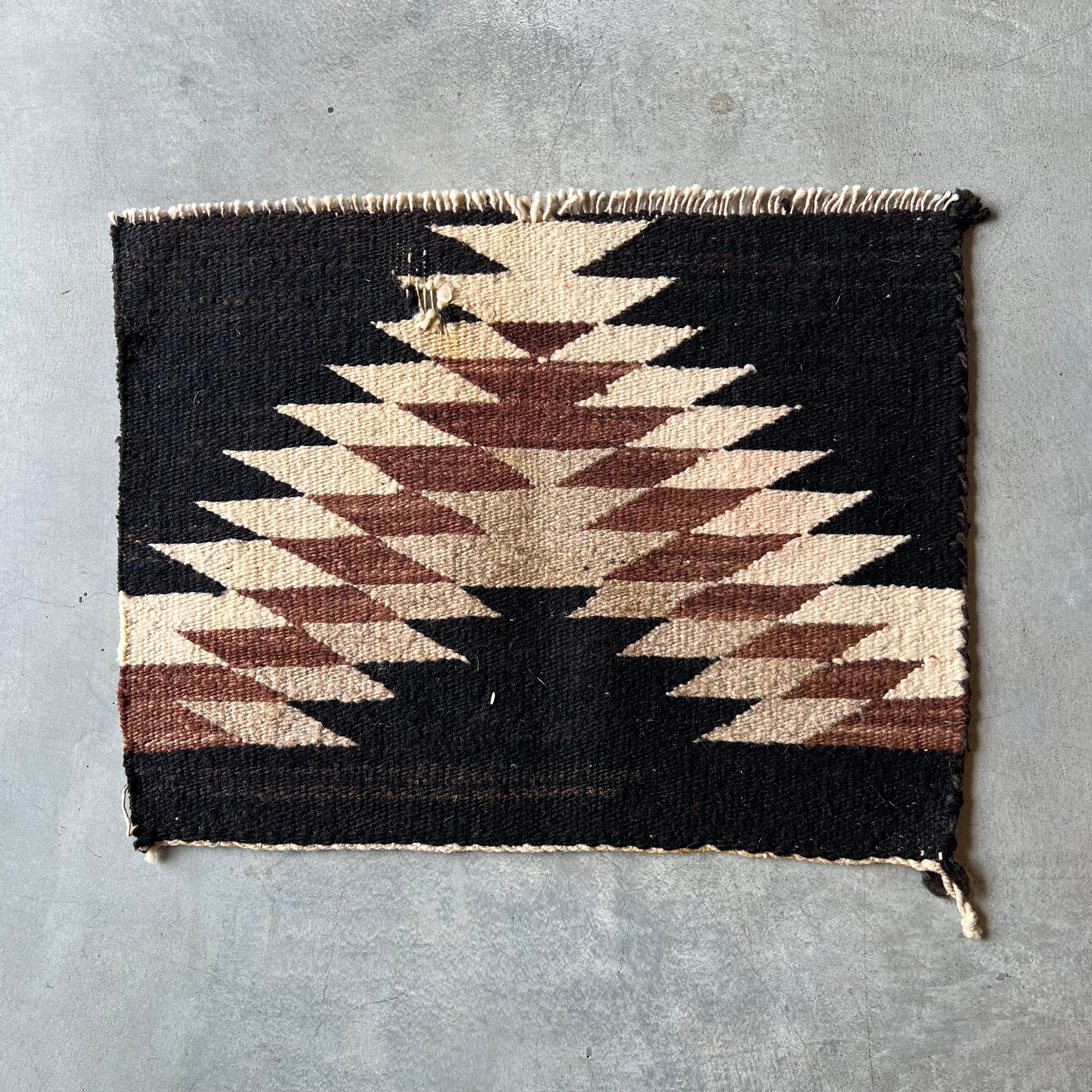 1950s-60s NAVAJO RUG | BUFF STOCK YARD