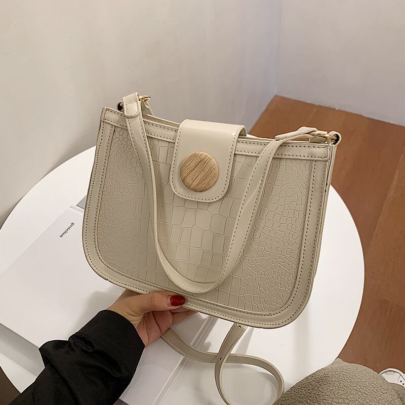 小さなバッグハンドバッグ2020人気の新しいトレンディなファッションワイルドワンショルダーメッセンジャー脇の下バッグネットレッドシンプルな小さな正方形のバッグ Tiancai_Wing_Bag5543429