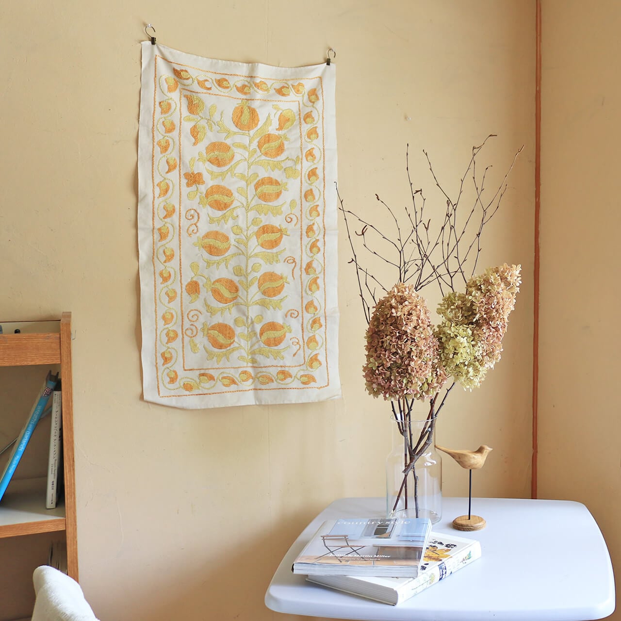 1点もの】スザニ刺繍 タペストリー イエロー オレンジ ザクロ 植物