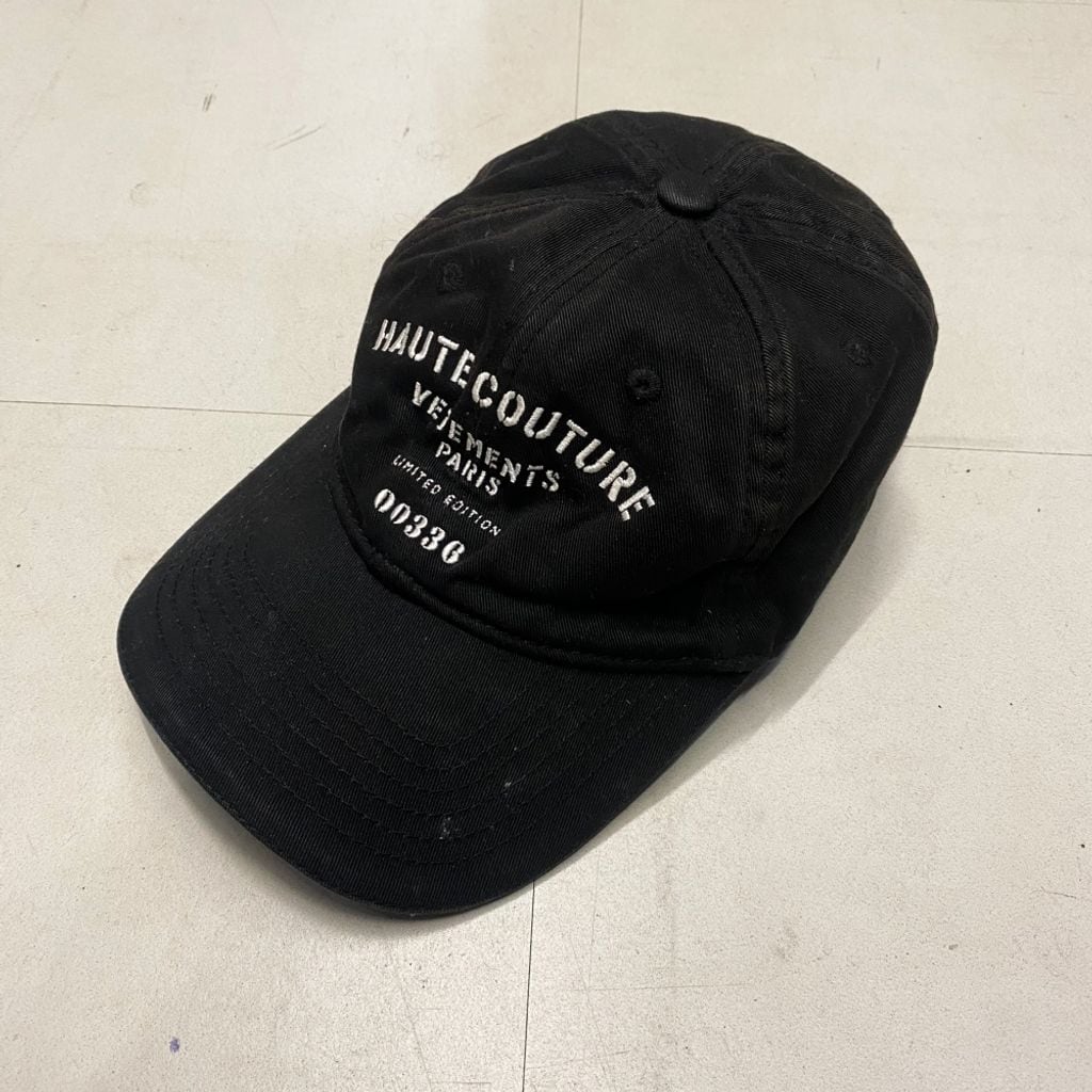 VETEMENTS ブラックキャップ フレイム刺繍 VETEMENTS ブラックキャップ フレイム刺繍