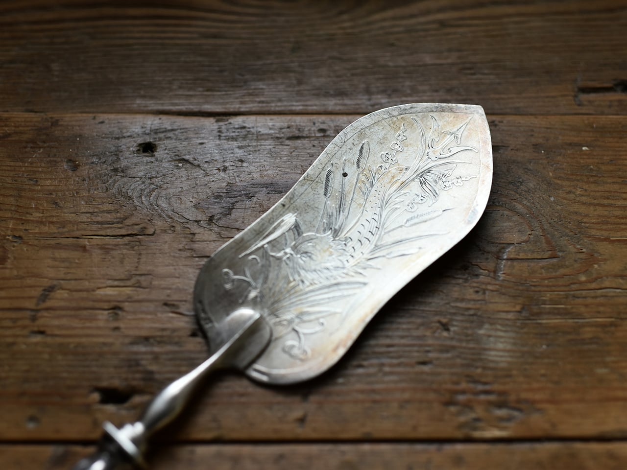 装飾が素敵なケーキサーバー フレンチブロカント