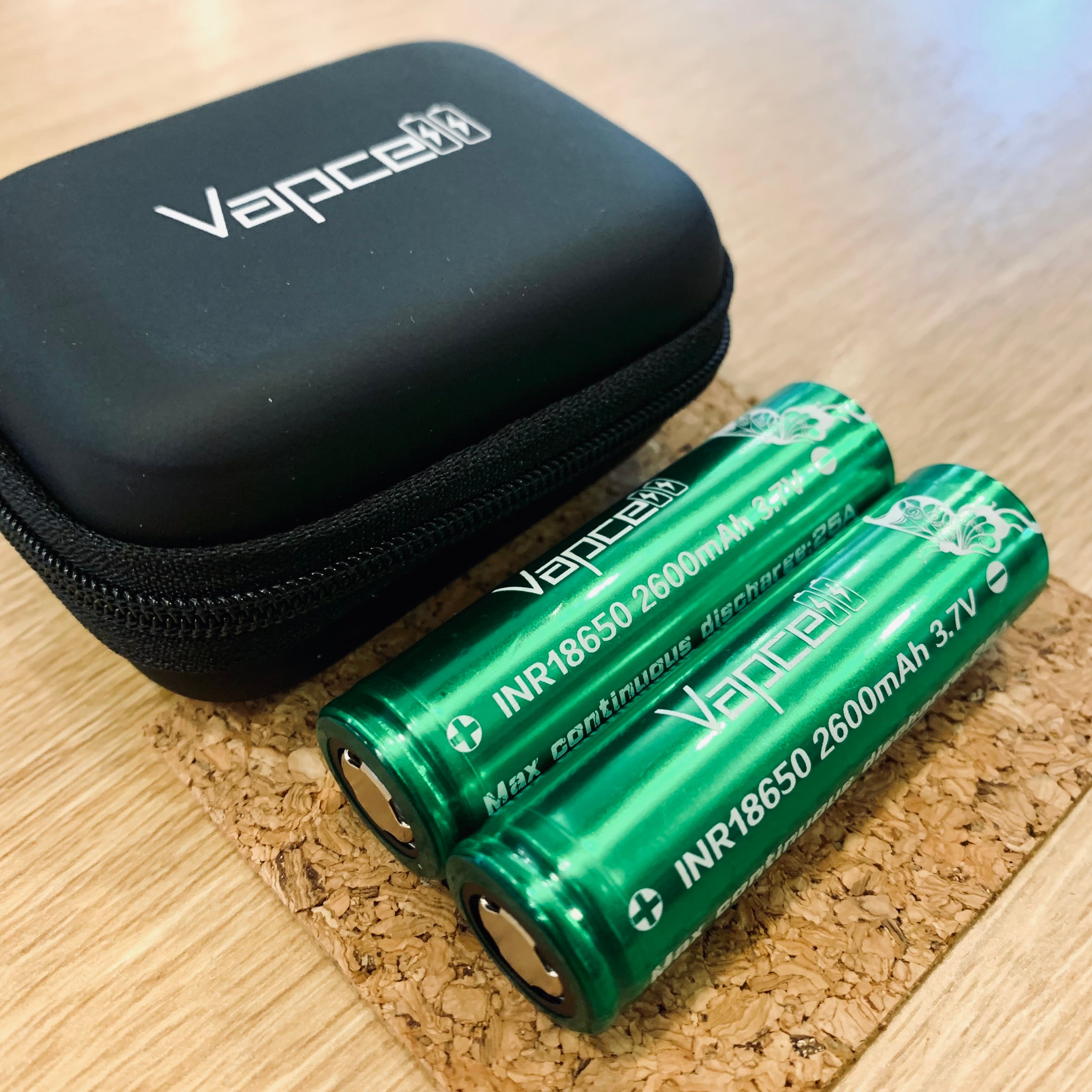 VAPCELL】INR 18650 3.7V 2600mAh 連続放電25A 2本セット | VAPE SPACE 琉