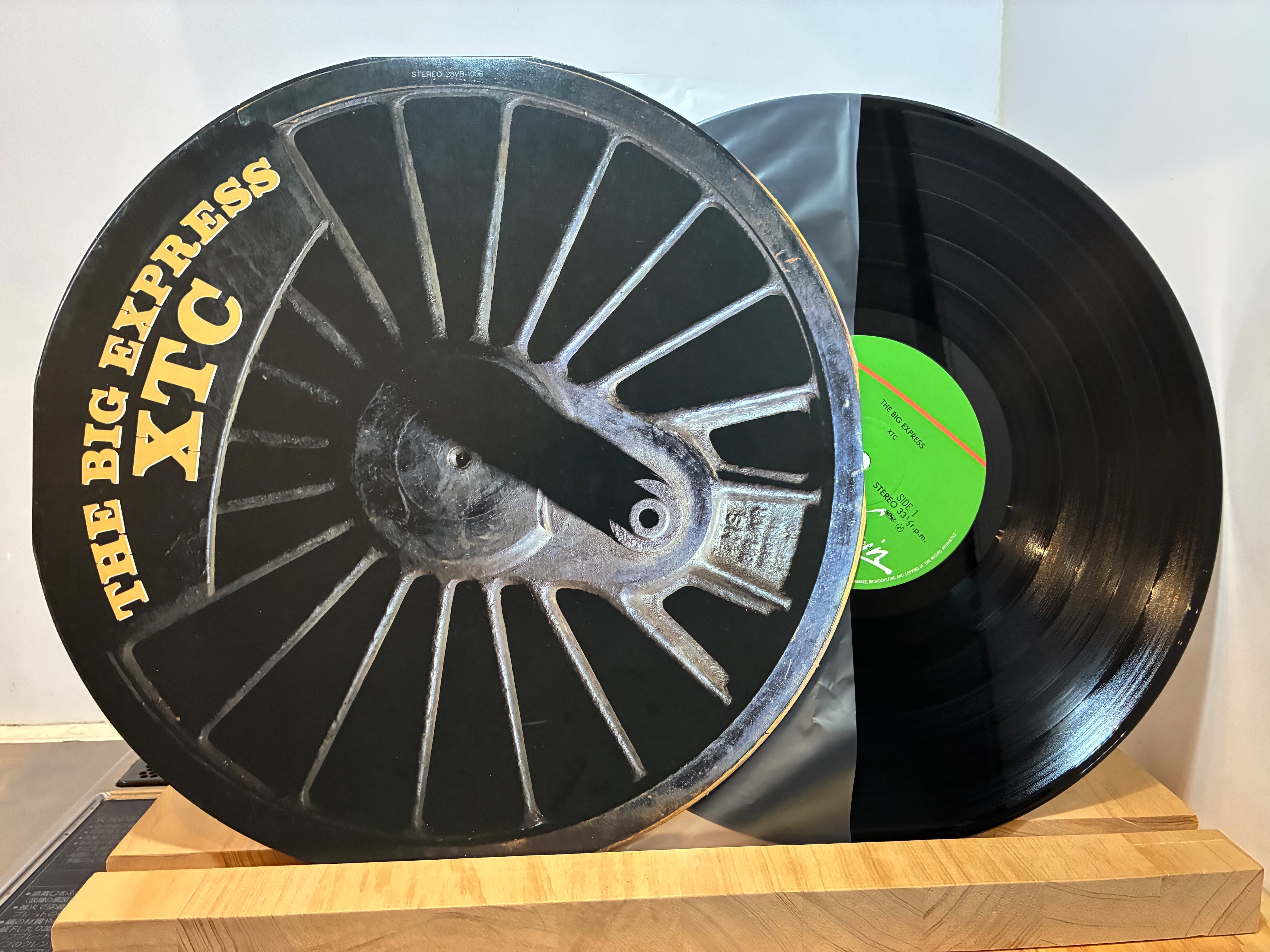 NEW WAVE | sixteen records (シックスティーンレコード)