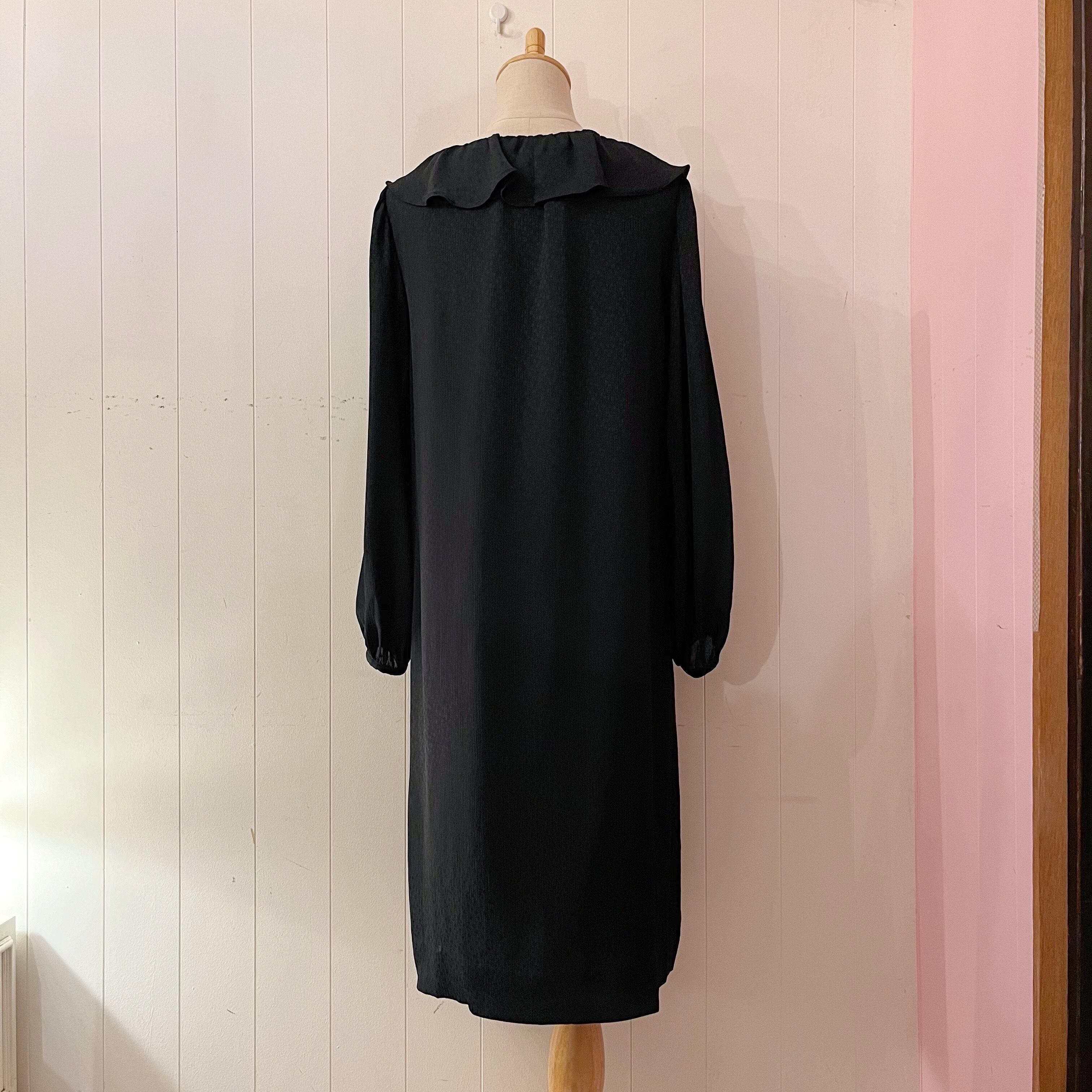 black frill collar flare one-piece