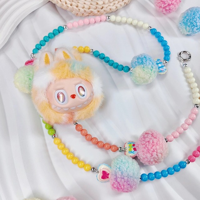 スマホにもバッグにも掛けられる！ラブブ Labubu ショルダーチェーン ビニルヘッド Rock the universe ポンポン付き ドーパミン ギフト 可愛いコーデに