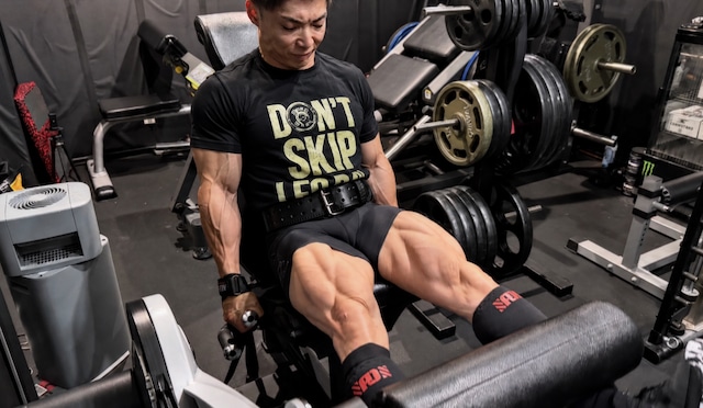 Dont_skip_leg_day_T-shirt_BLACK/YELLOW