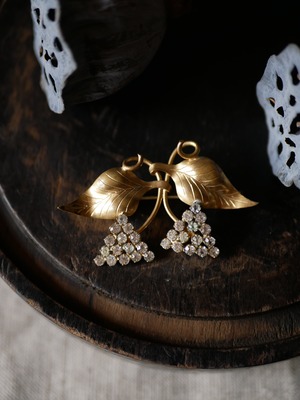 ゴールドプレート　植物　ブローチ　フランスアンティーク　アンティークブローチ