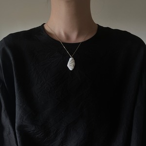 "TATARA" shell with diamond necklace