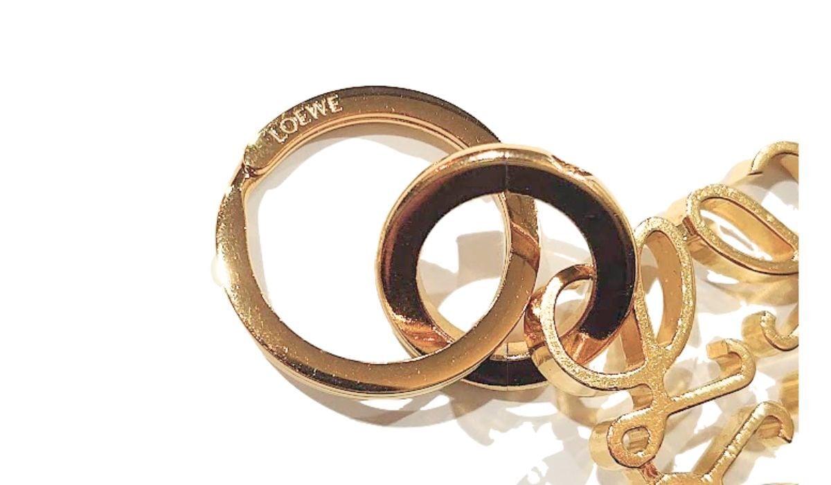 LOEWE ロエベ アナグラム キーホルダー キーリング チャーム ゴールド 
