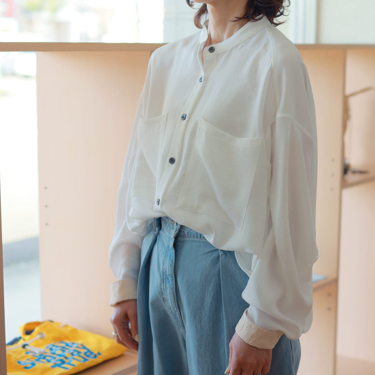 CYAN TOKYO(シアントーキョー) トロ味素材 ルーミーバンドカラーシャツ