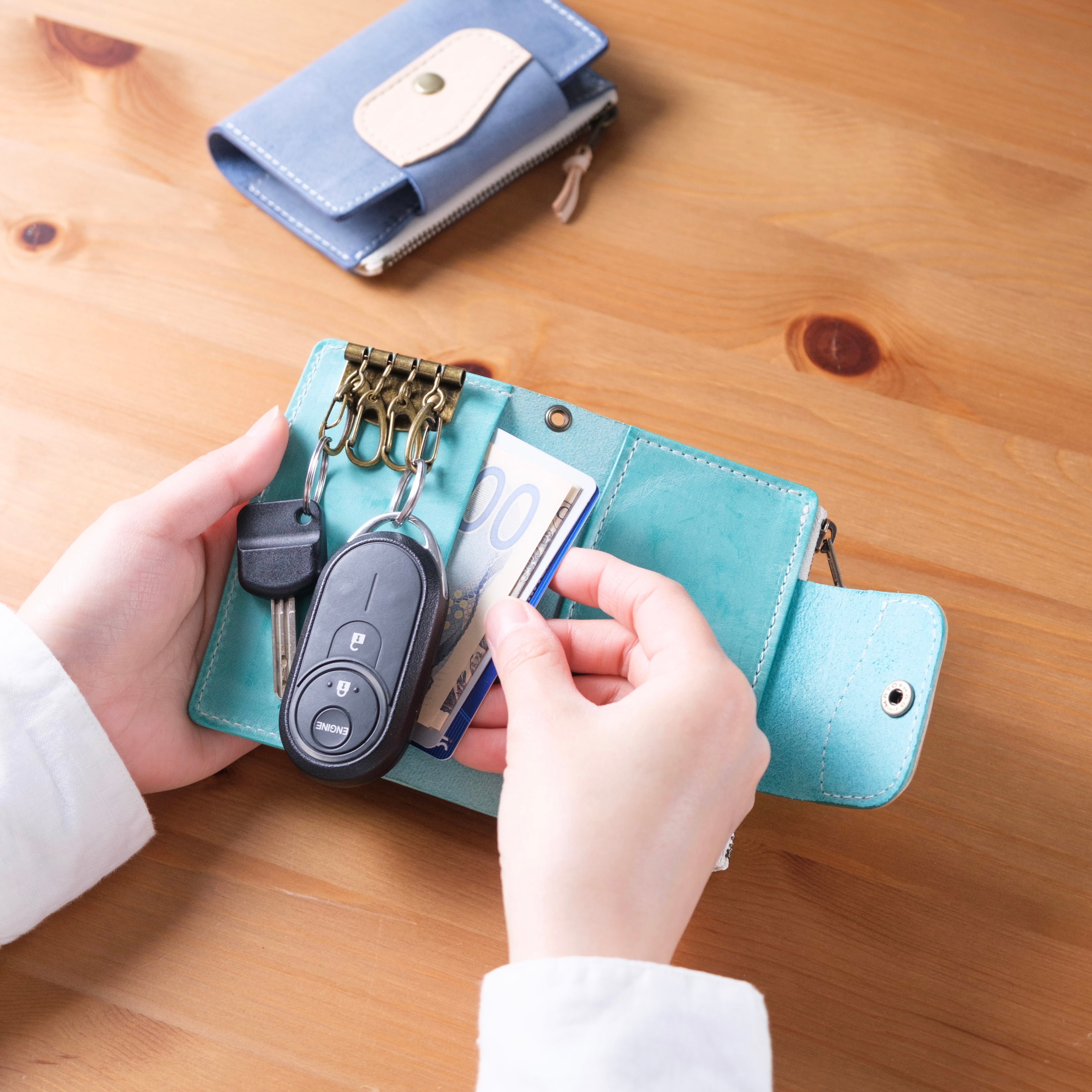 名入れ対応の本革ミニ財布兼キーケース|ブルー/ターコイズグリーン