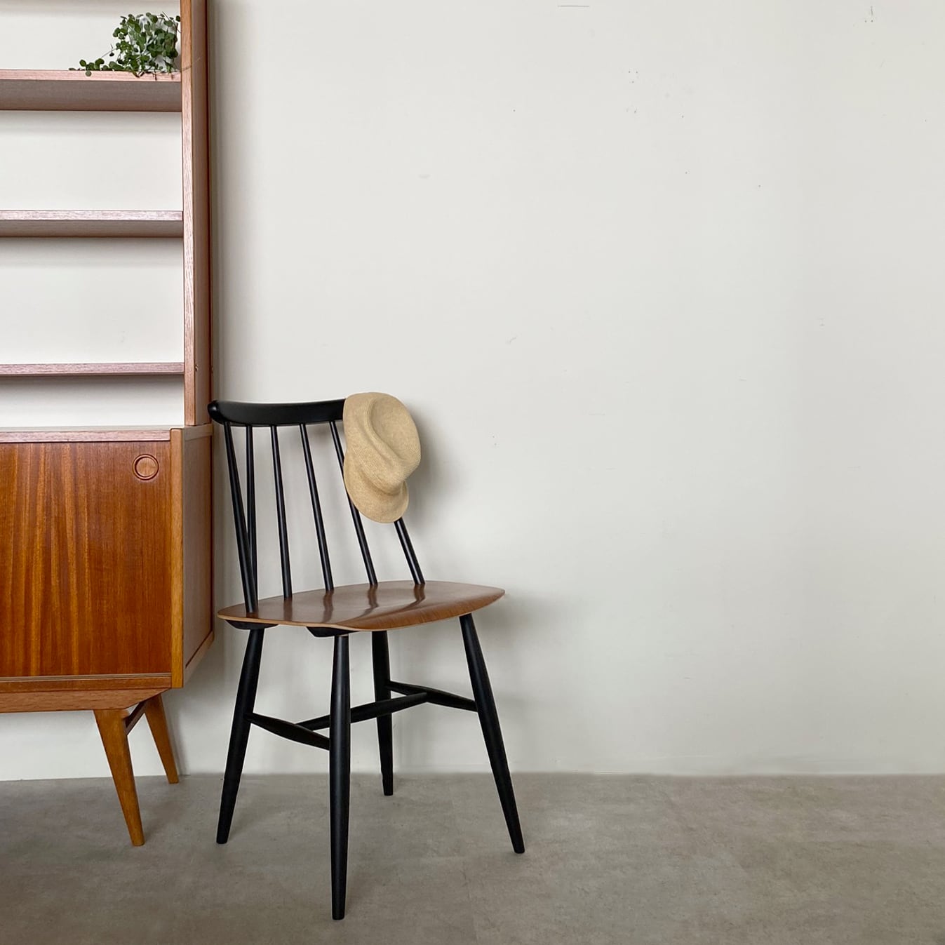 Fanett chair by Ilmari Tapiovaara / CH025 | situraeru