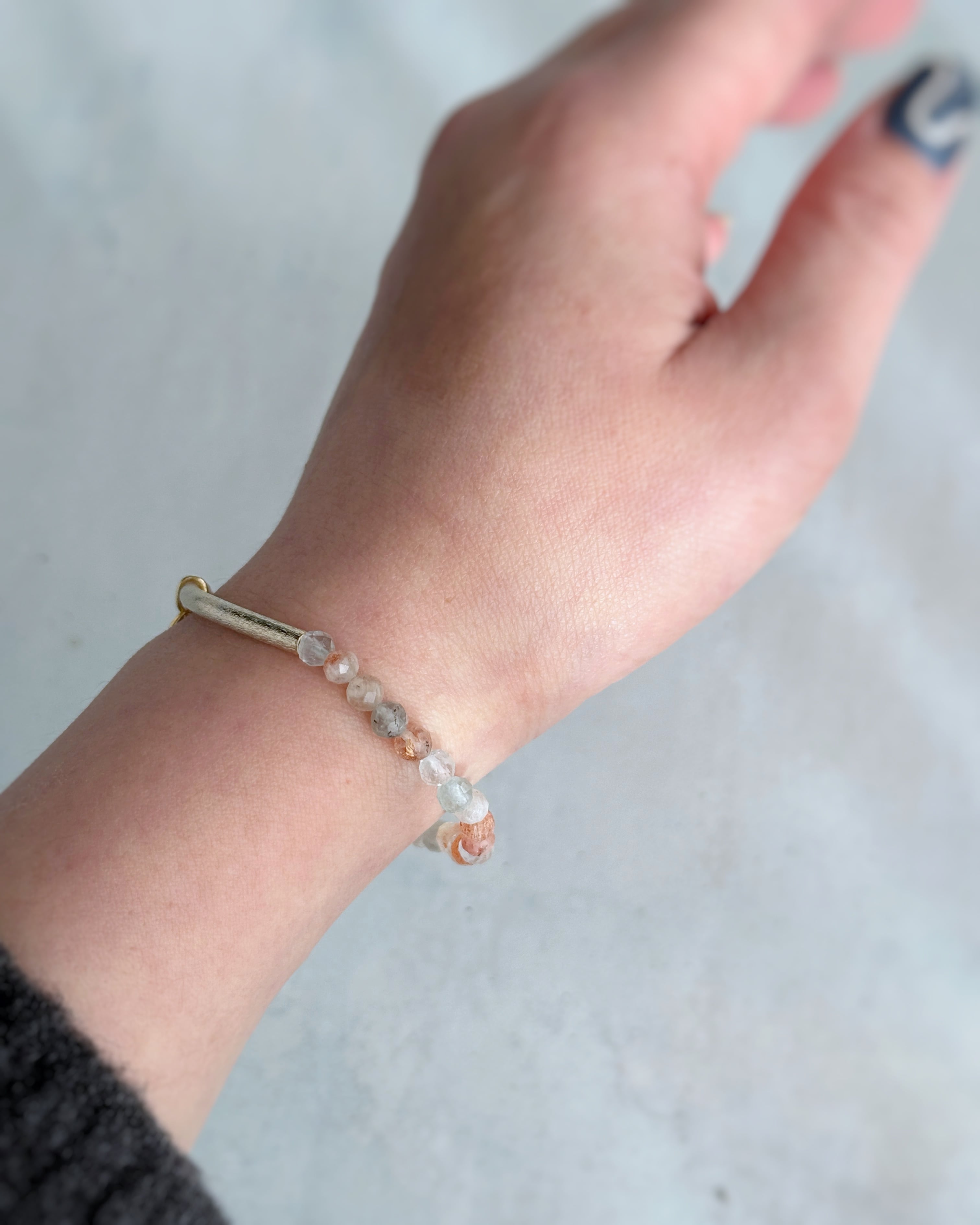 Tube & stone bracelet(アルーシャサンストーン)