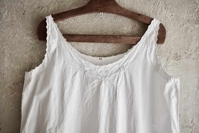 フランス 白クローバーと空虚なリボンとモノグラムワンピース アンティーク