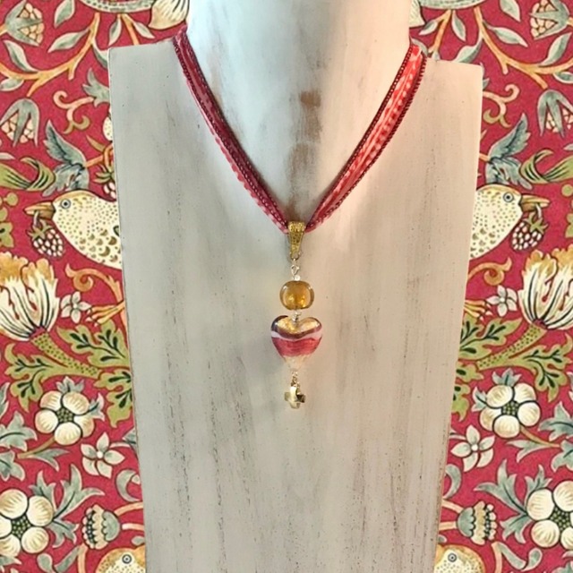 レッド&ホワイトストライプネックレス