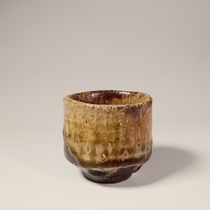 備前胡麻酒呑　Bizen sake cup with ash fall