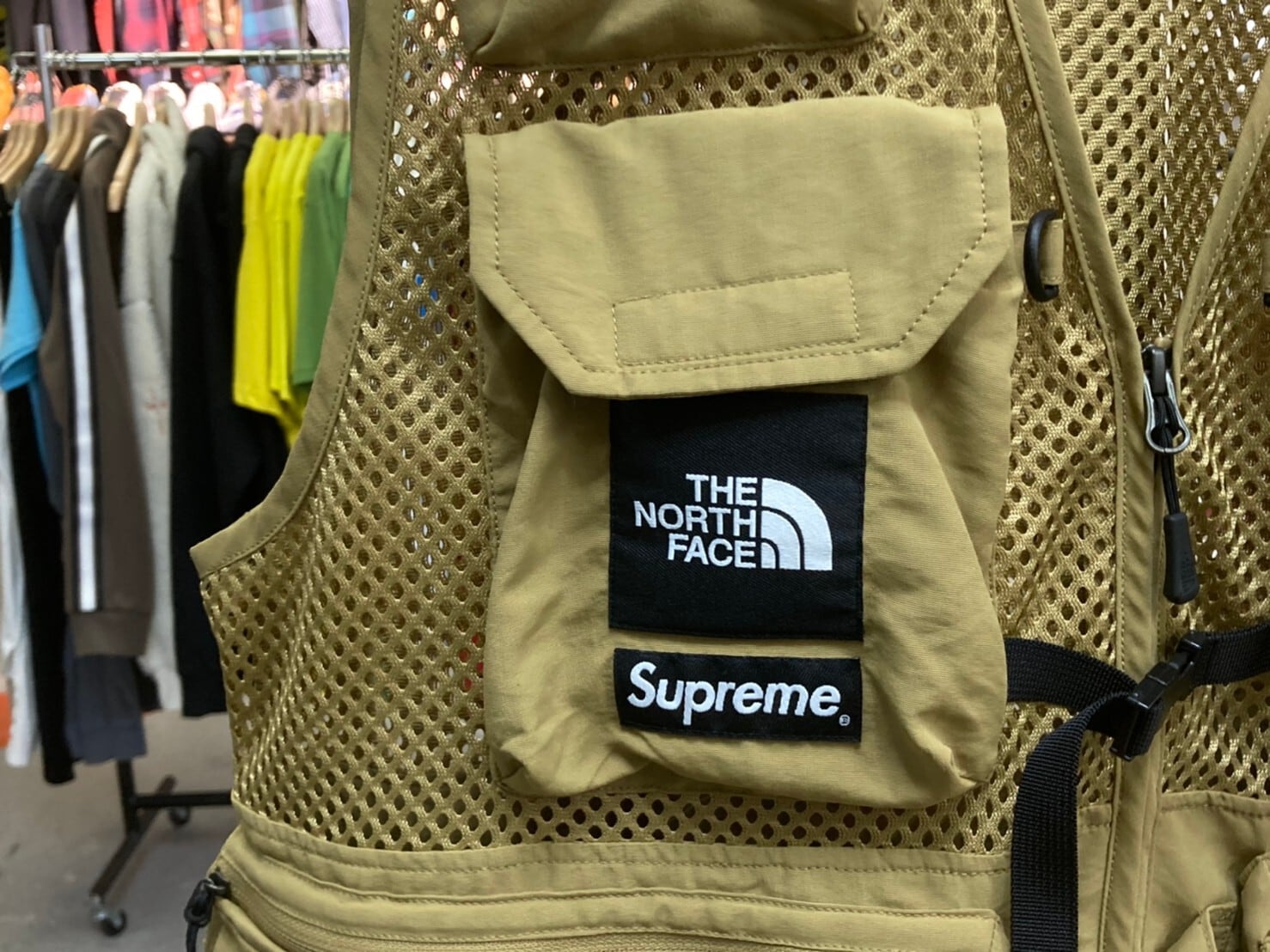 Supreme × THE NORTH FACE CARGO VEST GOLD MEDIUM 130KE5218 | BRAND BUYERS  OSAKA