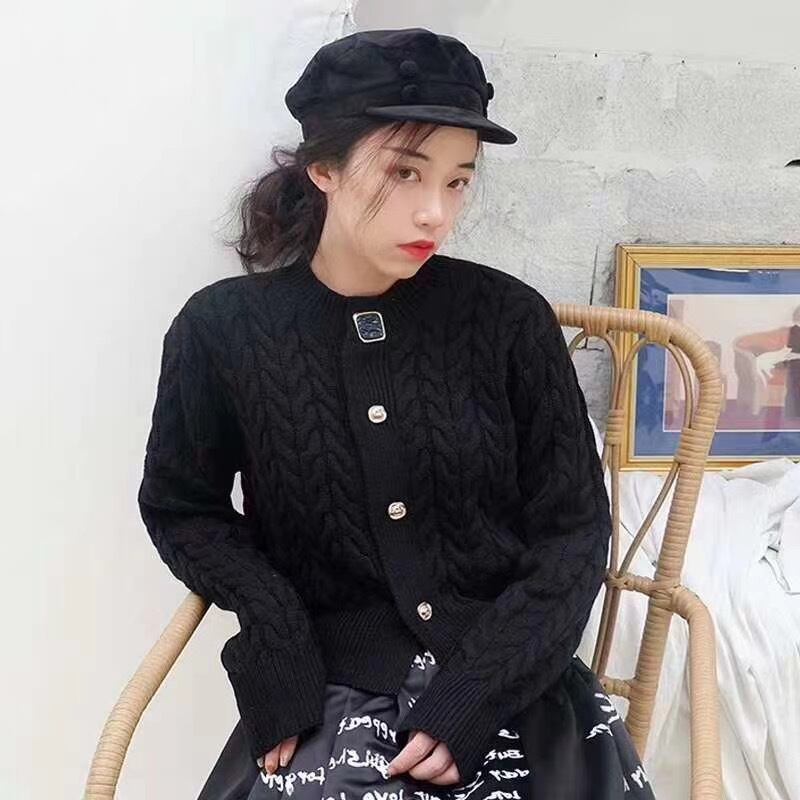 ケーブル編みニットカーディガン