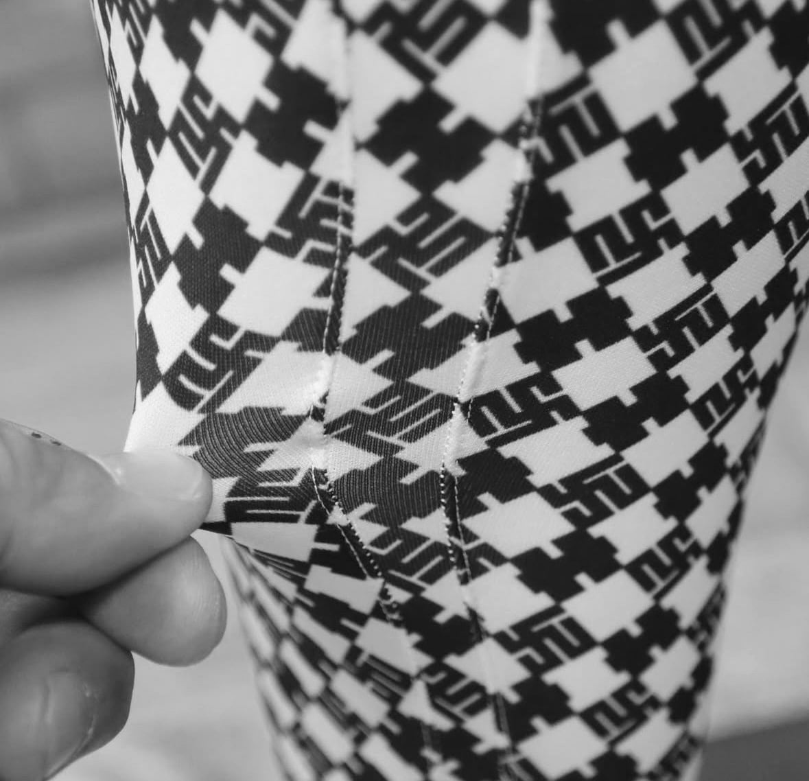 SS股引き【菊一輪豆柄】黒