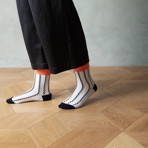 TRICOTÉ / CABLE STRIPE SOCKS