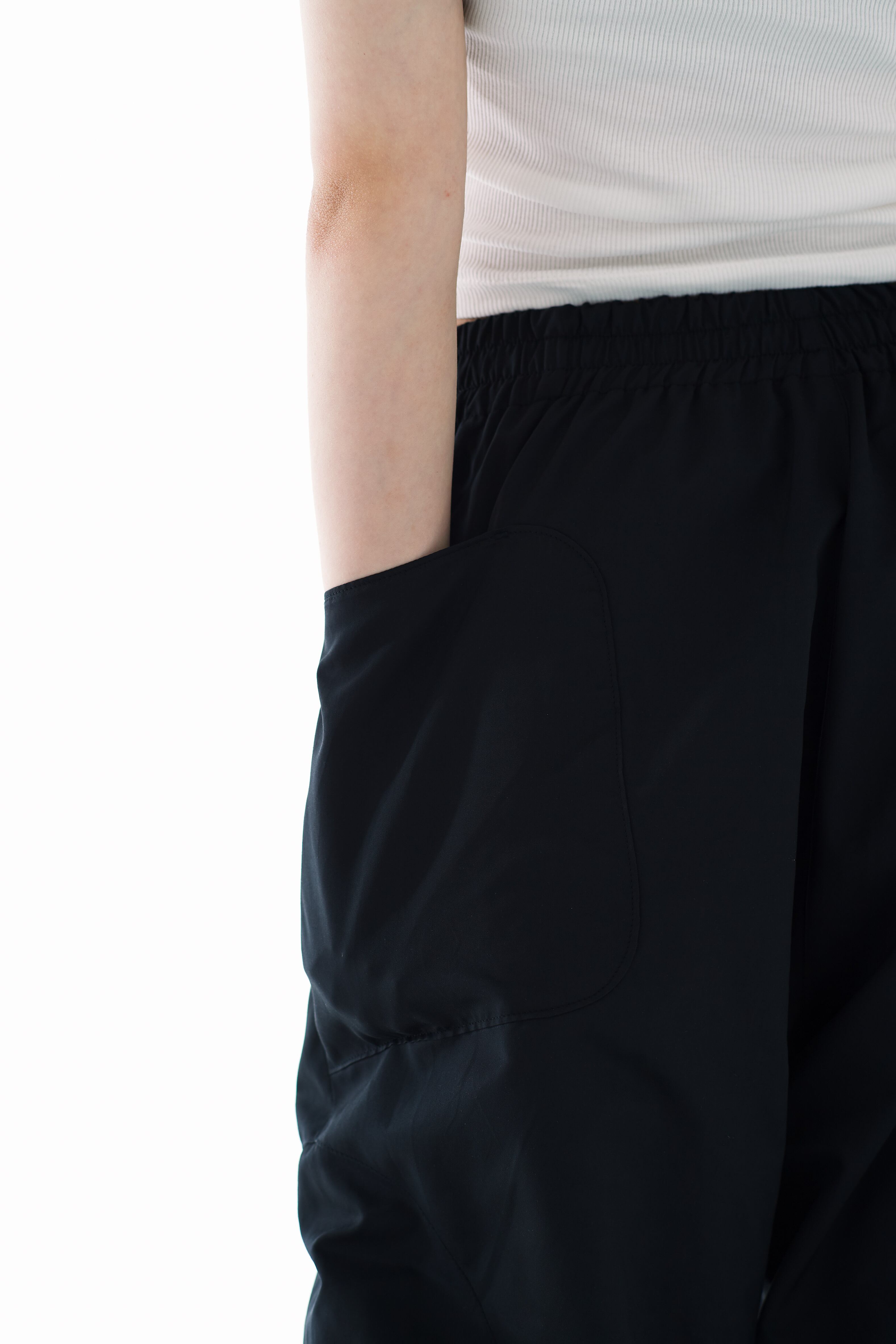 gadidanoniem citce black スラックス