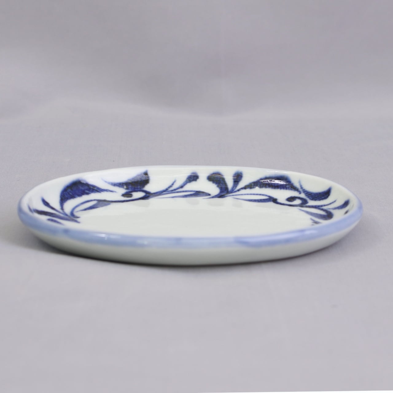 砥部焼 千山窯 だ円皿 唐草