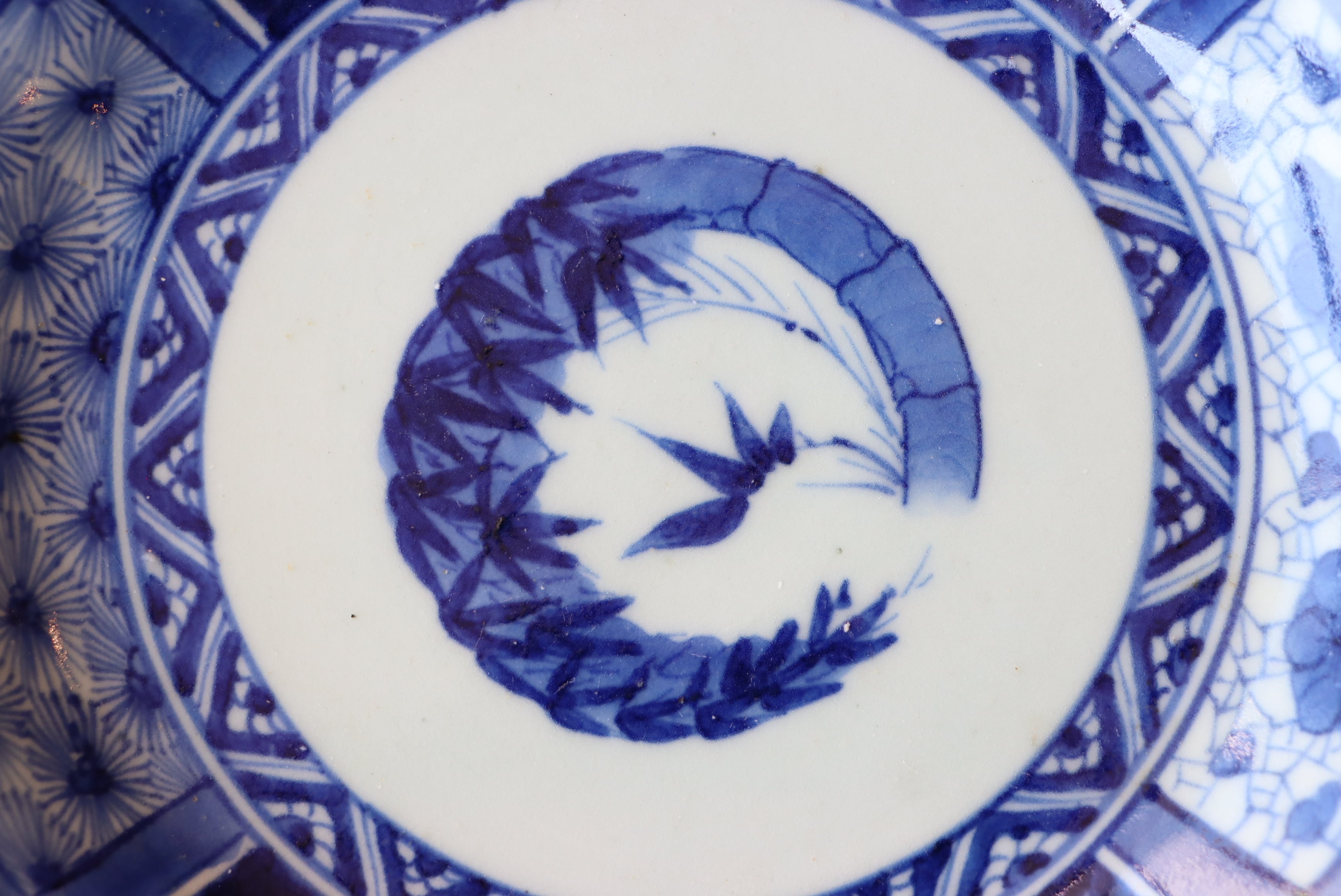 皿 2枚 色絵 古伊万里 変わり縁 鳥 風景 竹 梅 古伊万里 染付 竹