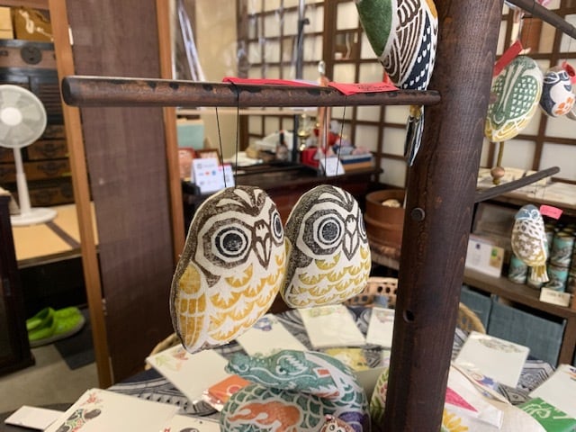 フクロウ つがい2羽セット 木版手染めぬいぐるみ 野鳥シリーズ | 真