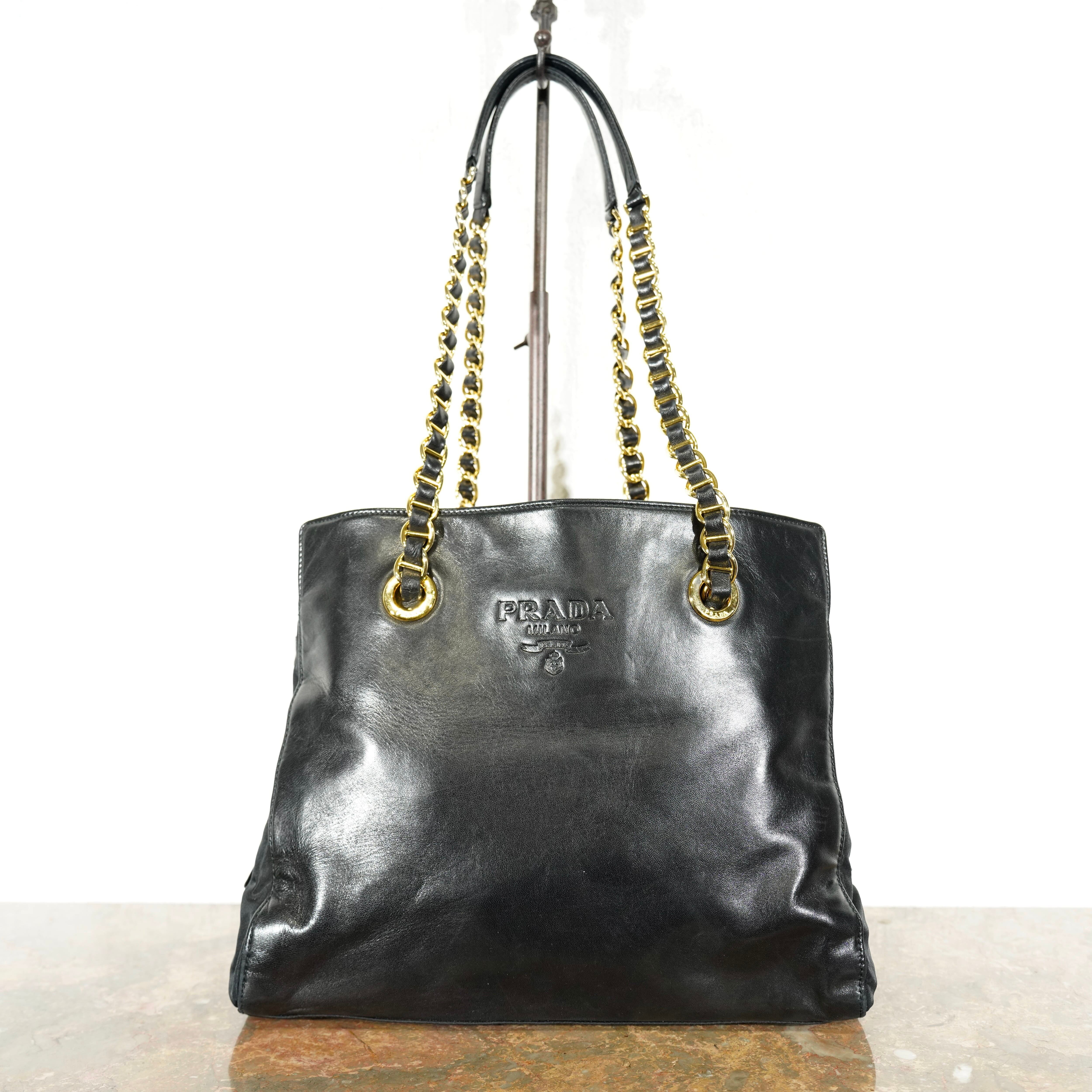 PRADA】ハンドバッグ ロゴ型押し ナイロン ブラック 肩かけ （PRADA 