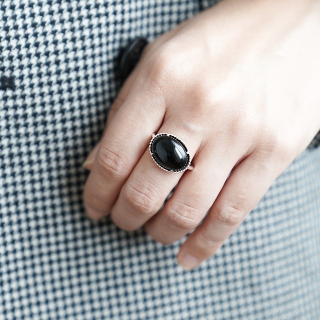 秋冬につけたい?大粒ブラックオニキスのミル打ちリング / SV925《送料無料》