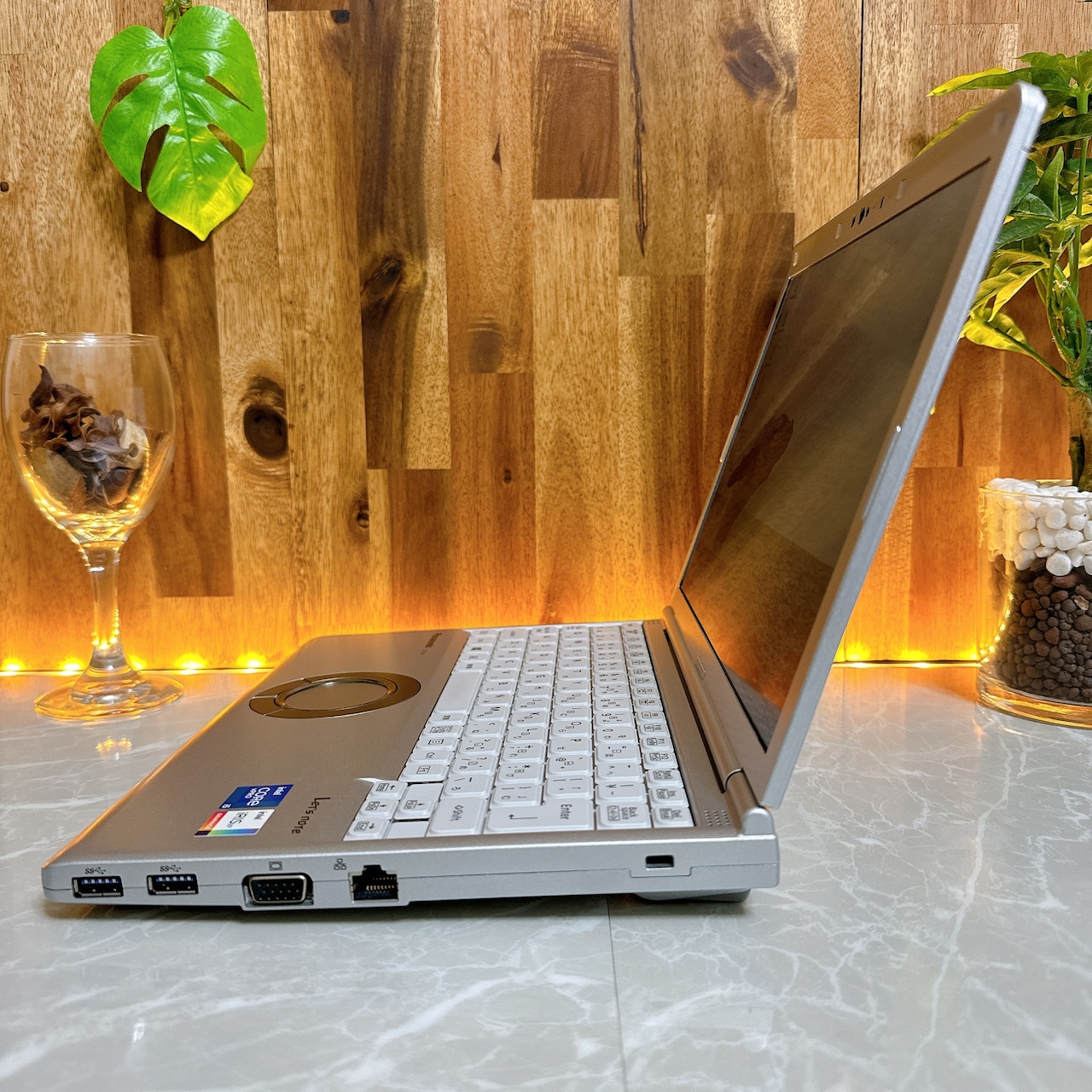 美品 LTEモデル /Panasonic Let's note SV1 /メモリ16G/SSD256GB/最新ノートパソコン