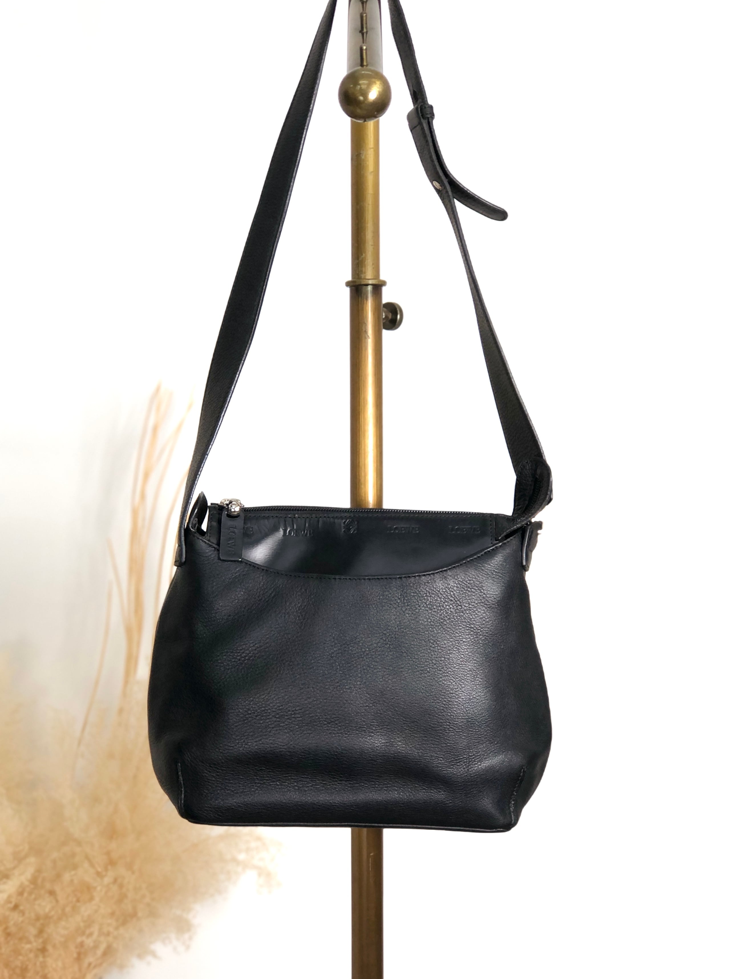 LOEWE ロエベ ショルダーバッグ ブラック アナグラム レザー ワン