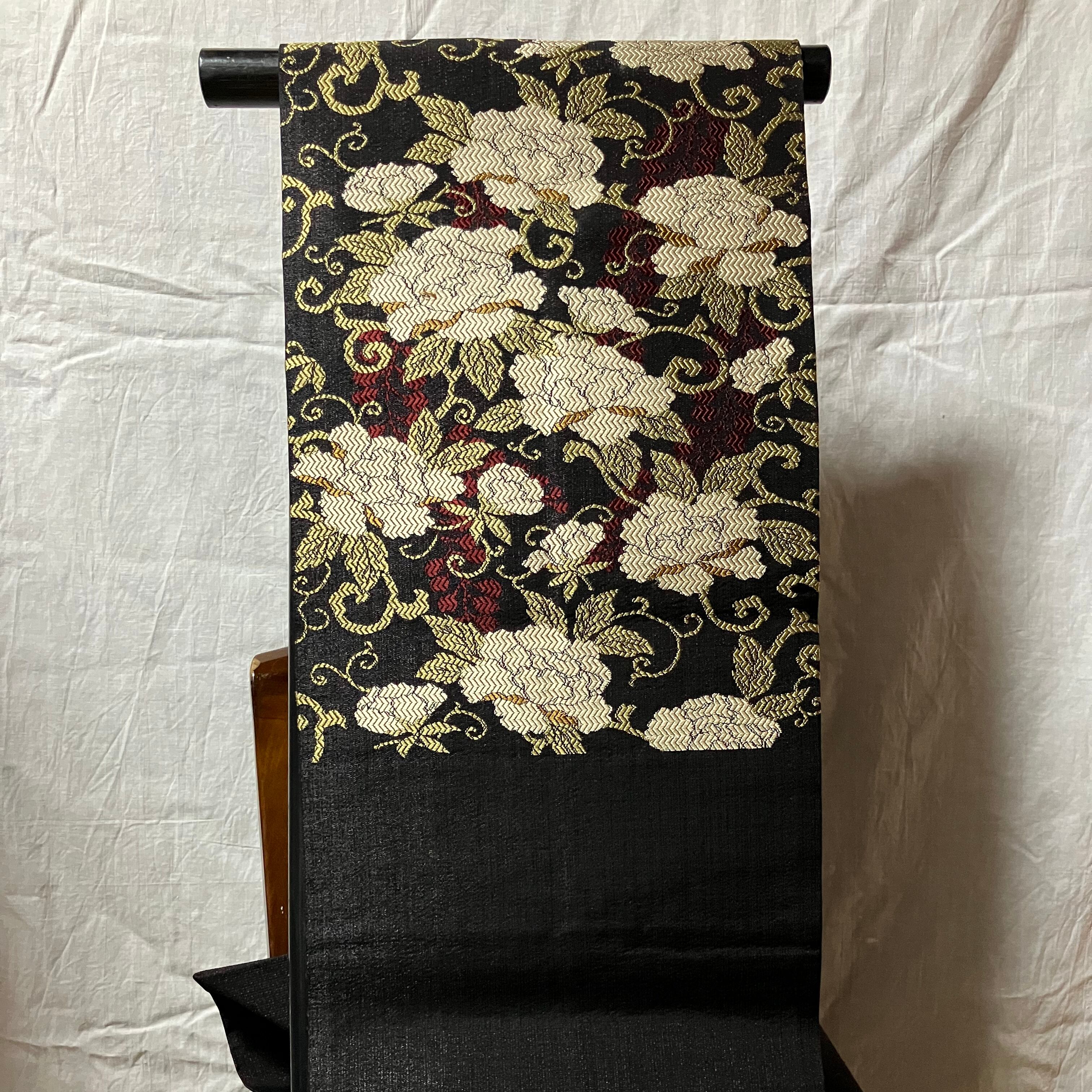 両面使い名古屋帯（黒地象の柄＆黒地クリームぼたんの柄）