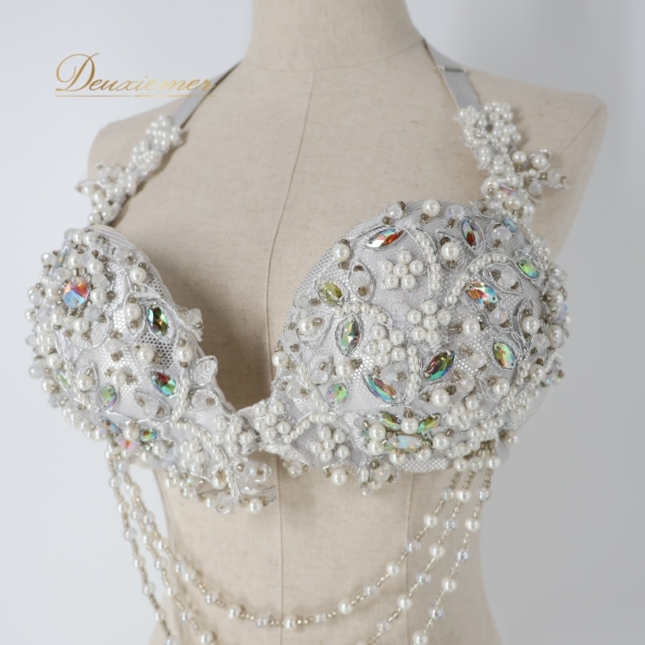 ベリーダンス オリエンタル 衣装 トップス ベルト セット シルバー系 ラインストーン ビーズ キラキラ 花 華やか 煌びやか ダンス衣装 ステージ 舞台 かわいい 銀 揺れる ゴージャス 豪華 装飾