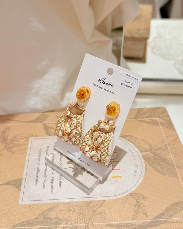 刺繍イヤリング（A71-2）①