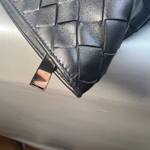 BOTTEGA VENETA イントレチャート レザー ハンドバッグ ブラック A-10542