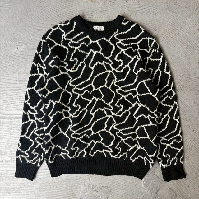 Graphic pattern knitted sweater