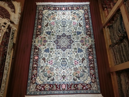 ペルシャ絨毯　手織り ナイン産　9LA【リビングサイズ】1565