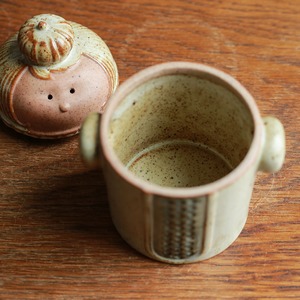 ひょうきんな女王様の小物入れ 2