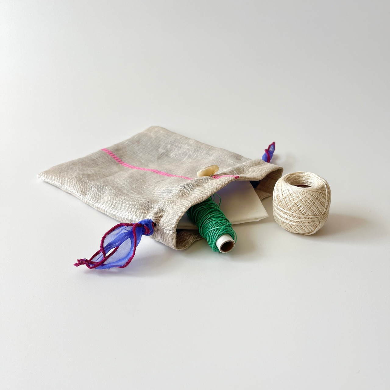 【エクリュ×ラベンダーピンク】リネン×ジョーゼット生地のリボン巾着・画像6