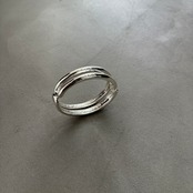 spring metal line bangle/silver