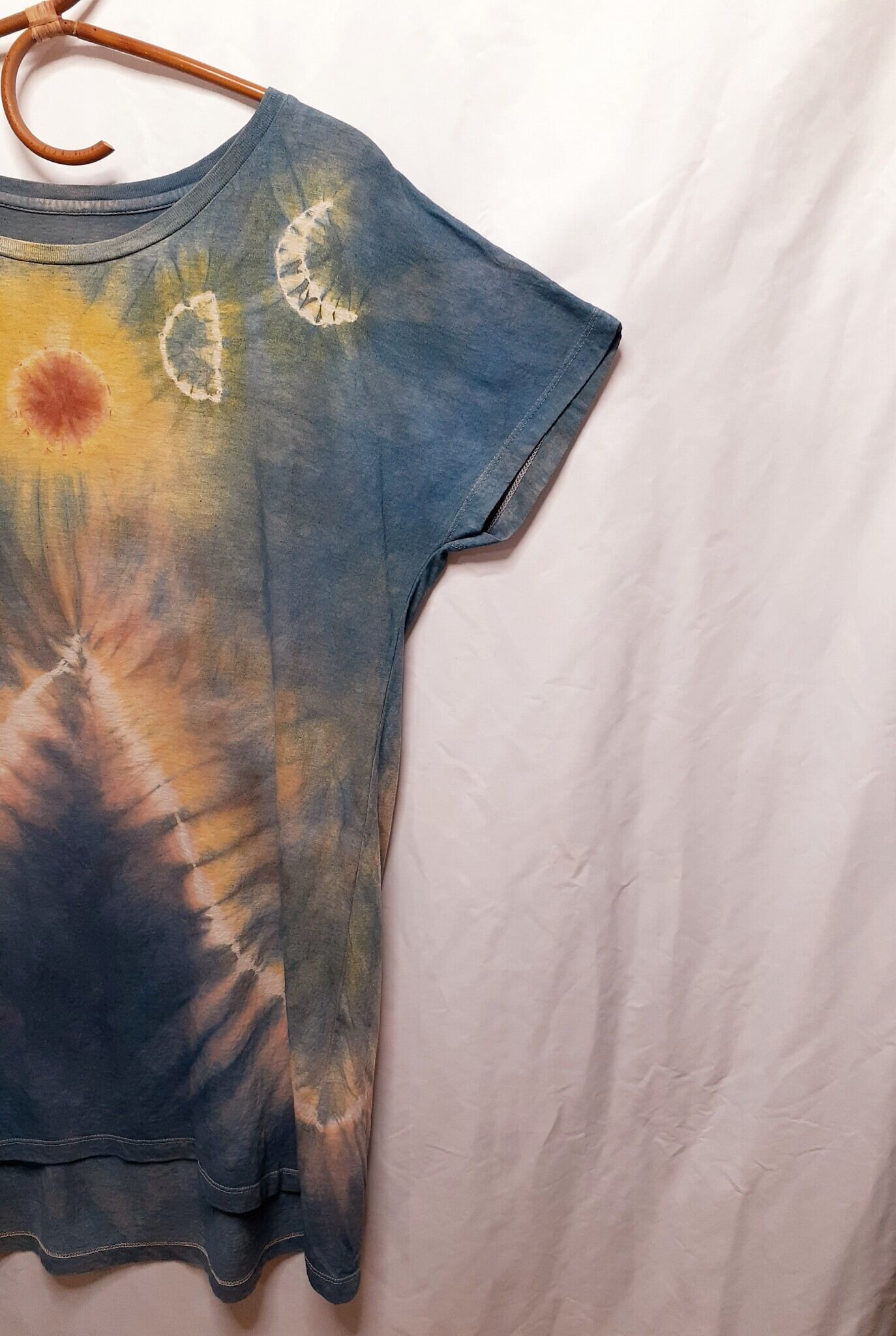 月の満ち欠け・手染めのチュニック(藍染&ベンガラ染め)