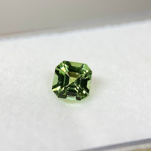 トルマリンの角砂糖  約3.8mm*3.8mm H2.9mm r-0498