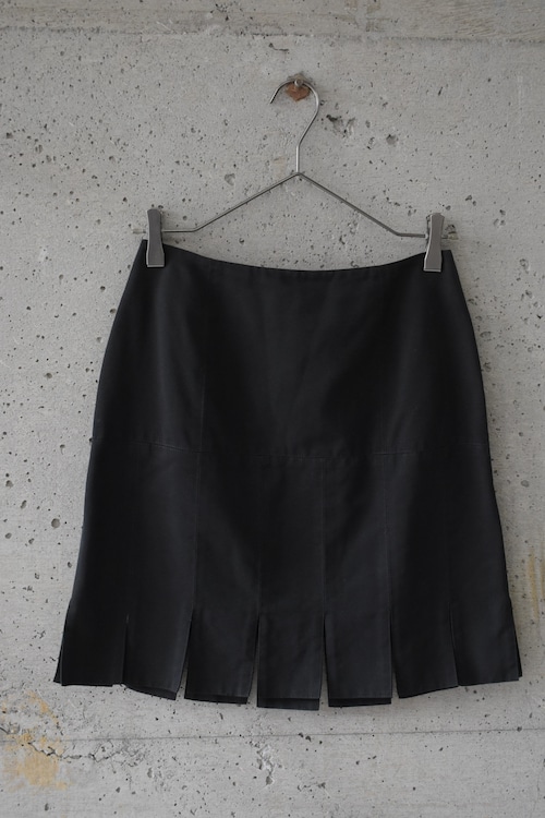 hem slit skirt