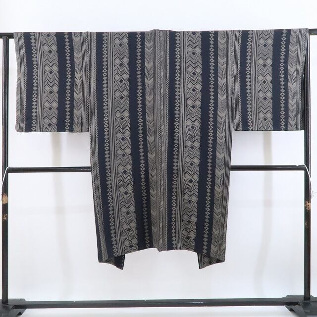 新品 縦縞 着物 正絹 仕付け糸付 ロング丈“懐かしさもモダンさも 新品 縦縞 着物 正絹 仕付け糸付 ロング丈“懐かしさもモダンさも