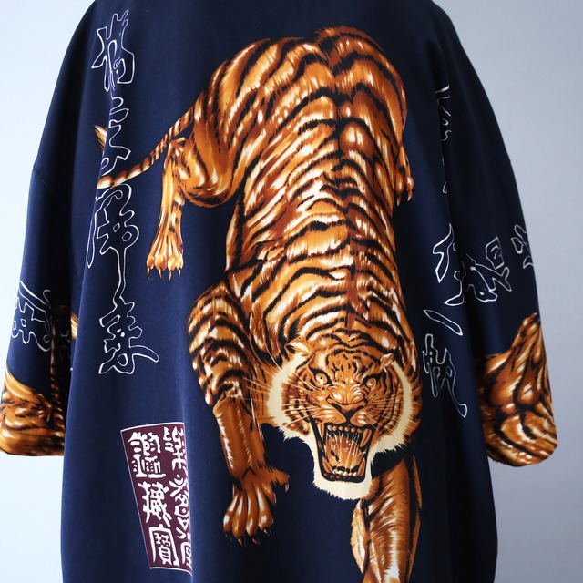 "虎×漢字" dynamic graphic super over silhouette h/s shirt